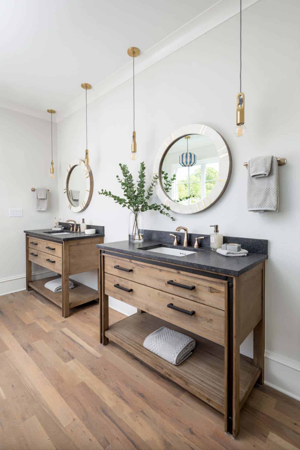 transitional-style-bathroom-with-dual-vanities