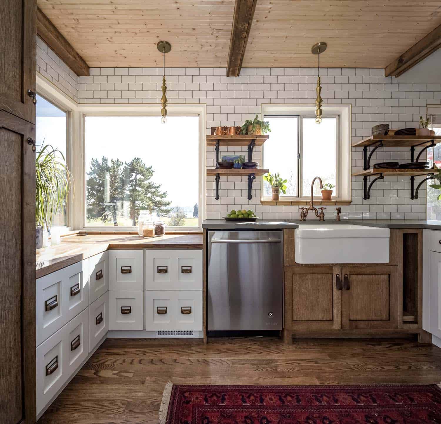 rustic-farmhouse-kitchen