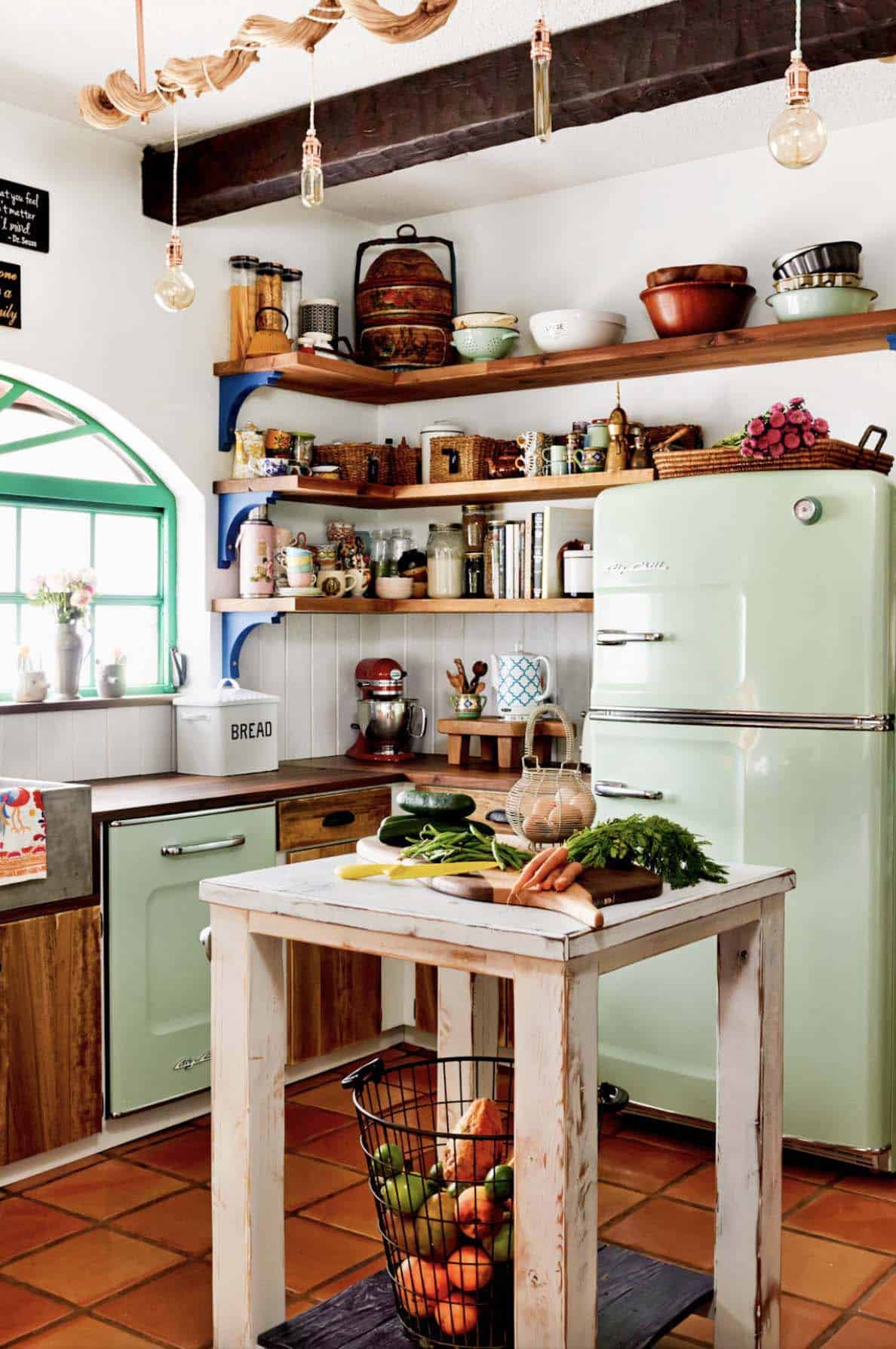 farmhouse-kitchen-with-pops-of-mint-green
