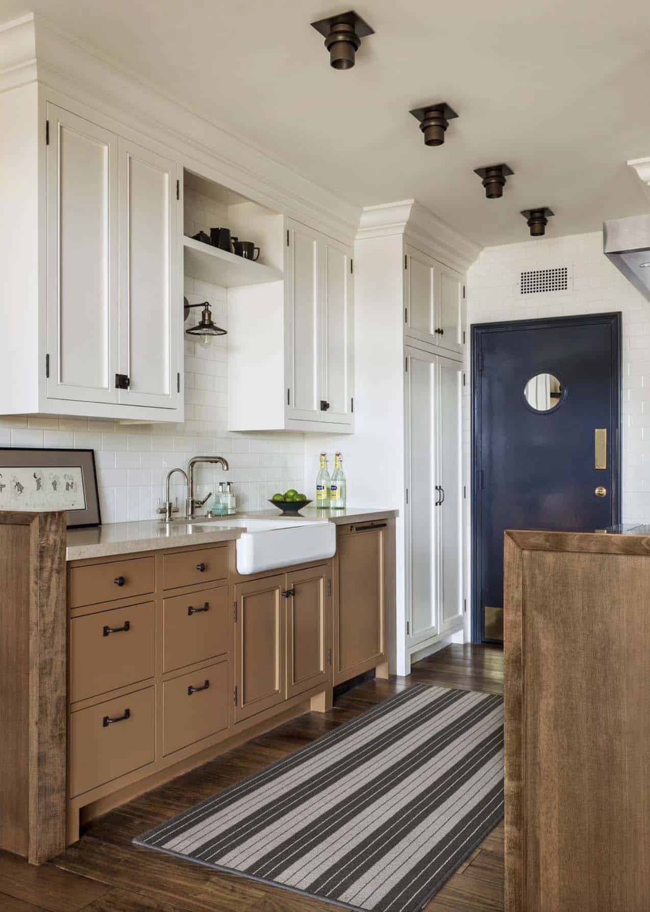 kitchen-with-two-tone-cabinetry