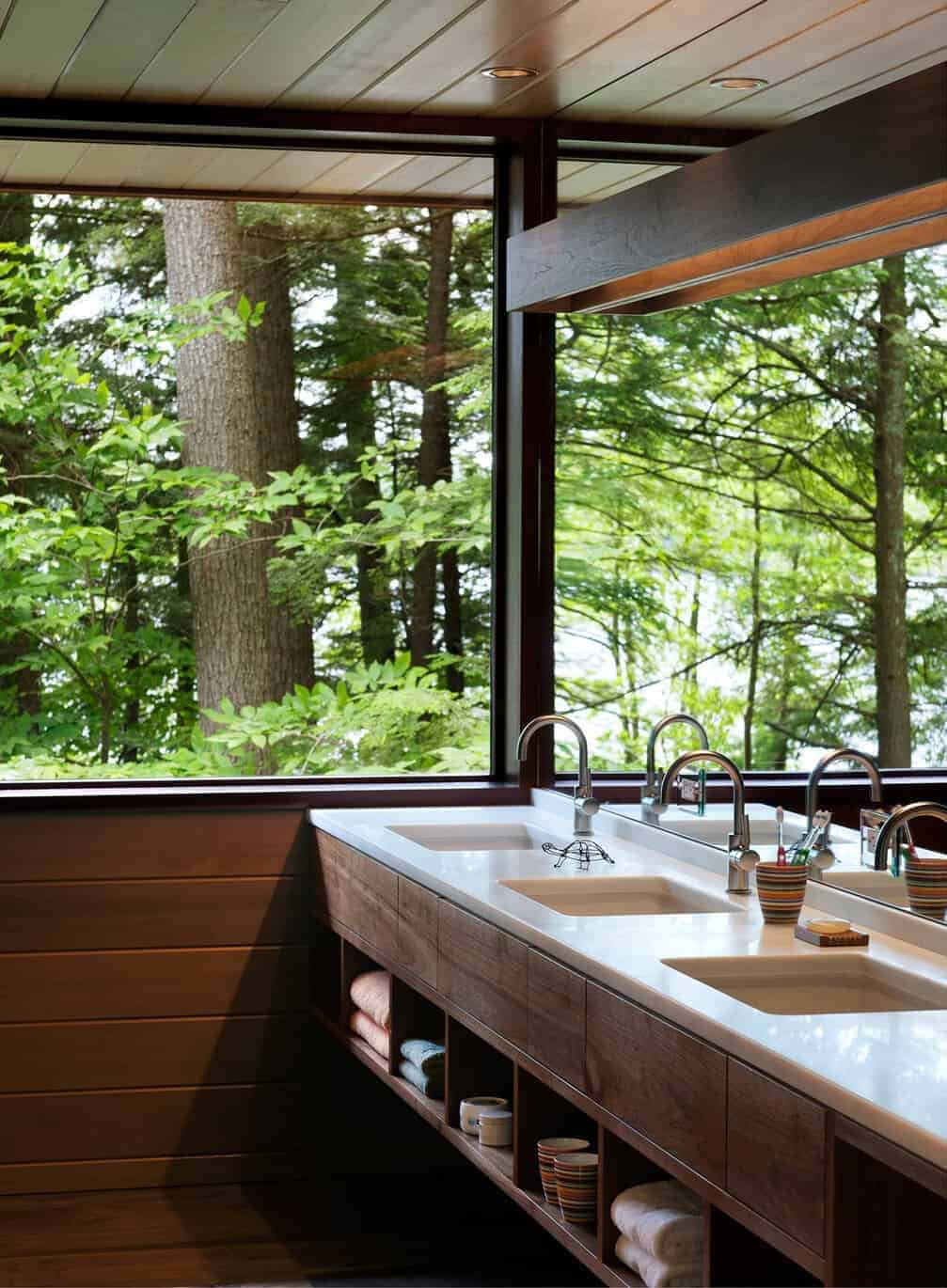 rustic-lakeside--bathroom-with-nature-views