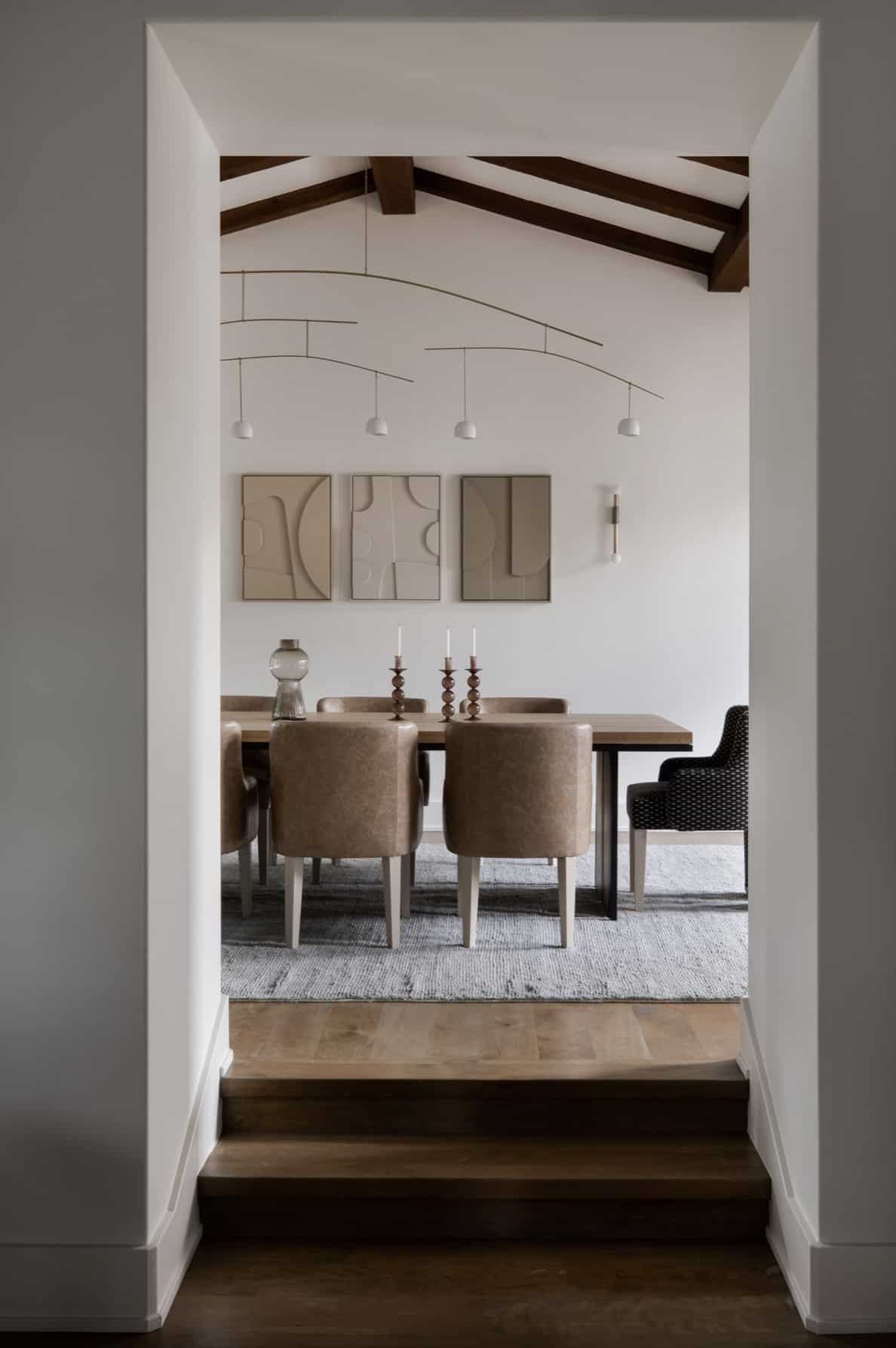 mediterranean-style-dining-room