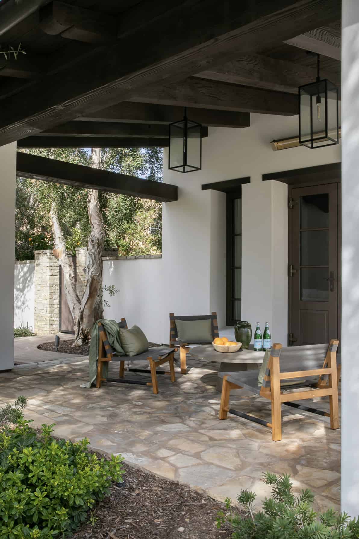 mediterranean-style-home-exterior-patio