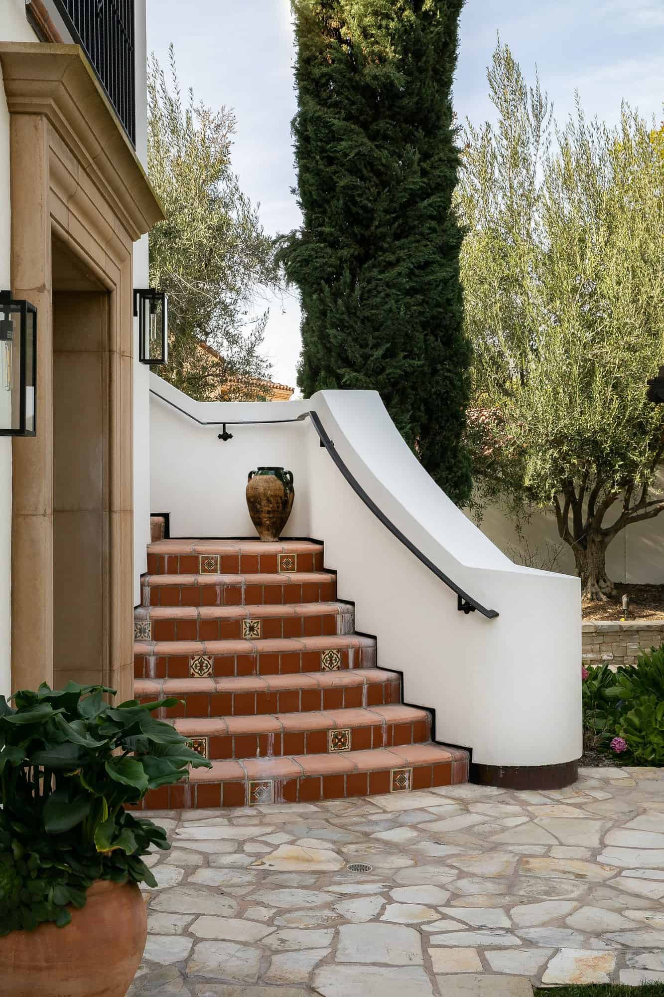 mediterranean-style-home-exterior-staircase
