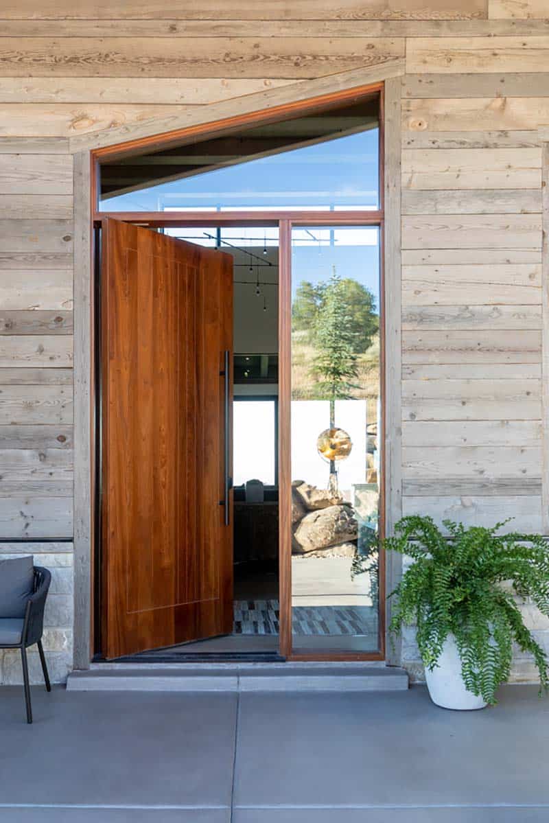 modern-mountain-house-entry