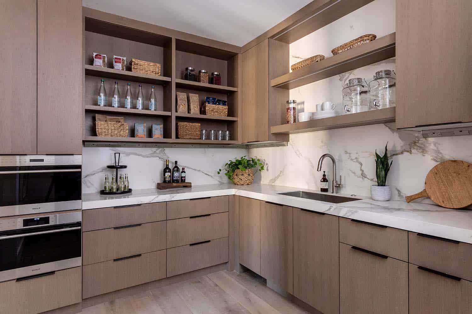 modern-kitchen-walk-in-pantry