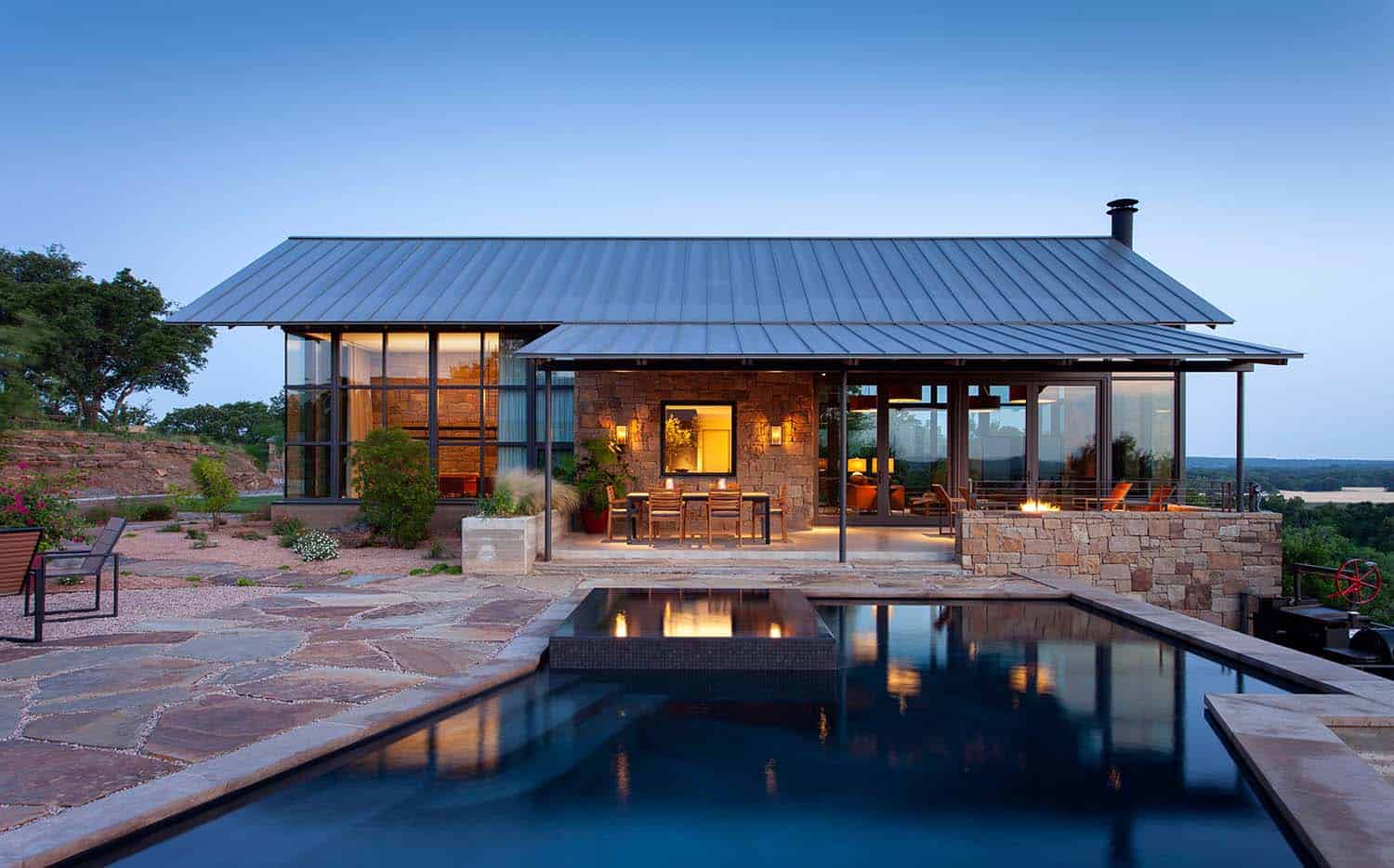 modern-ranch-house-swimming-pool-at-dusk