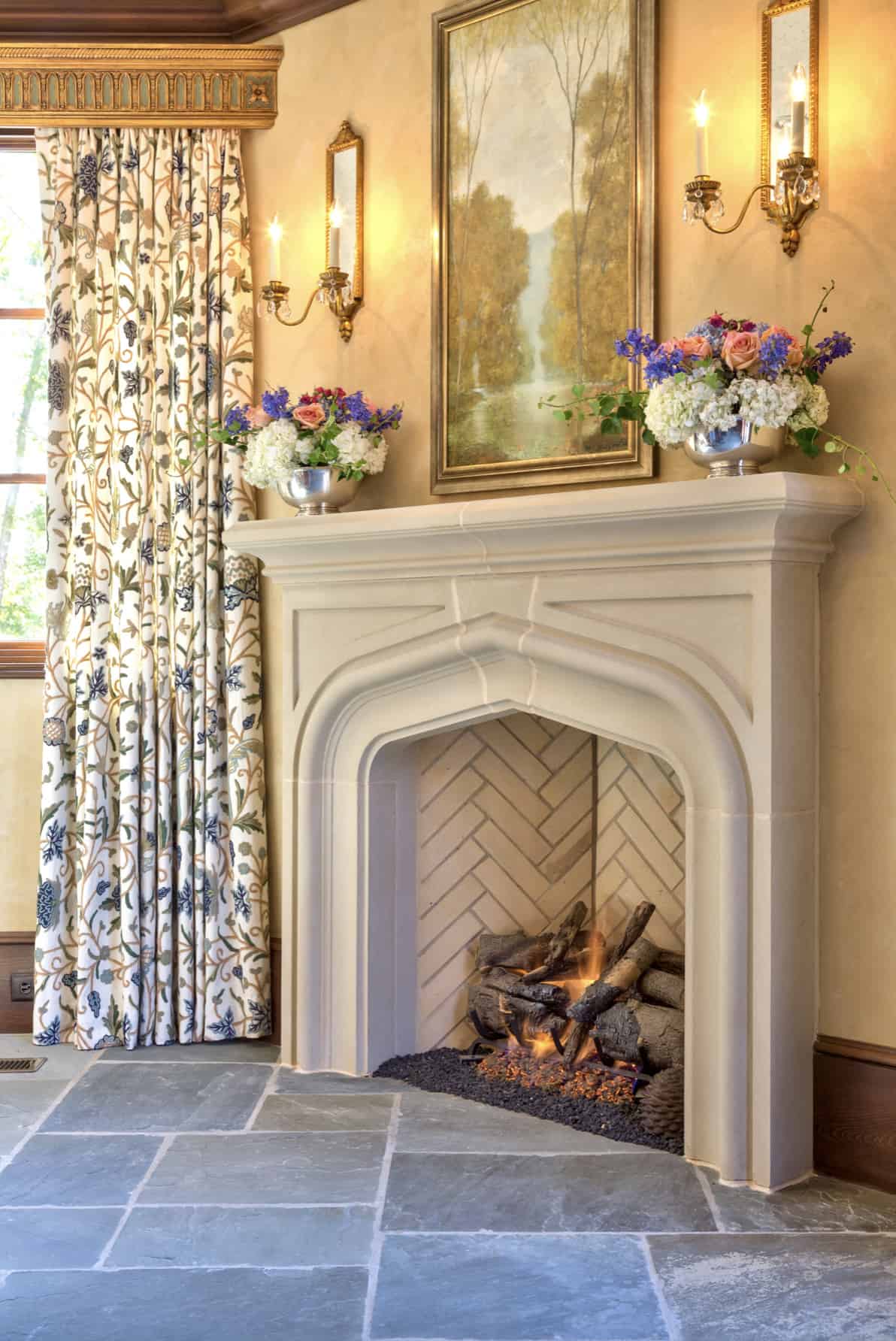 traditional-dining-room-fireplace