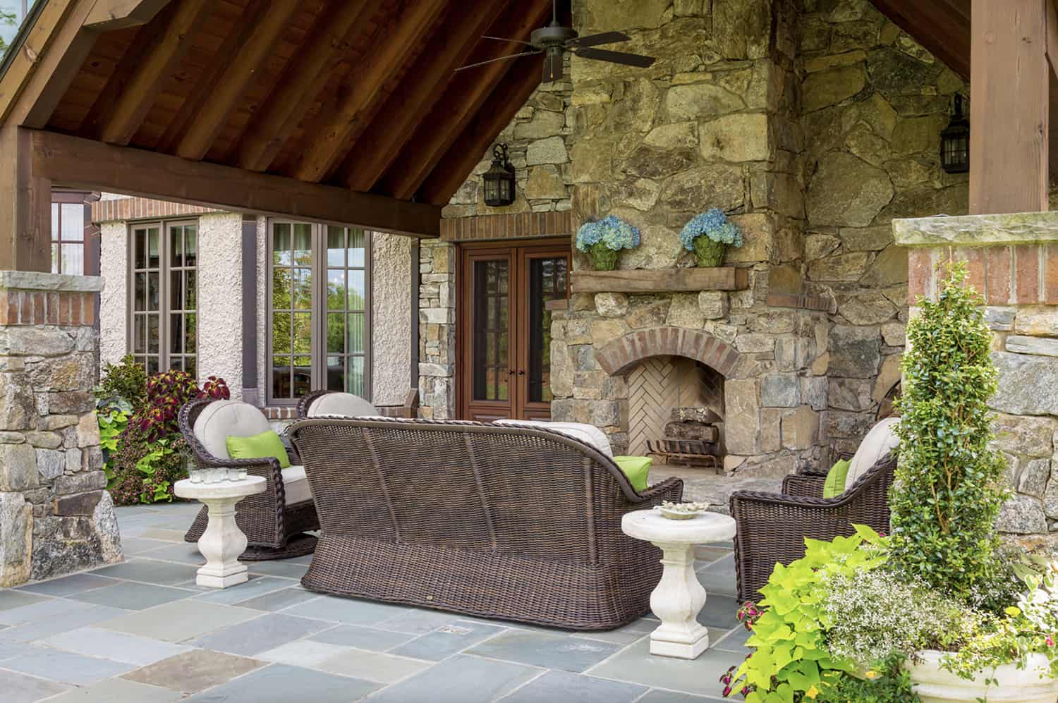 traditional-home-patio