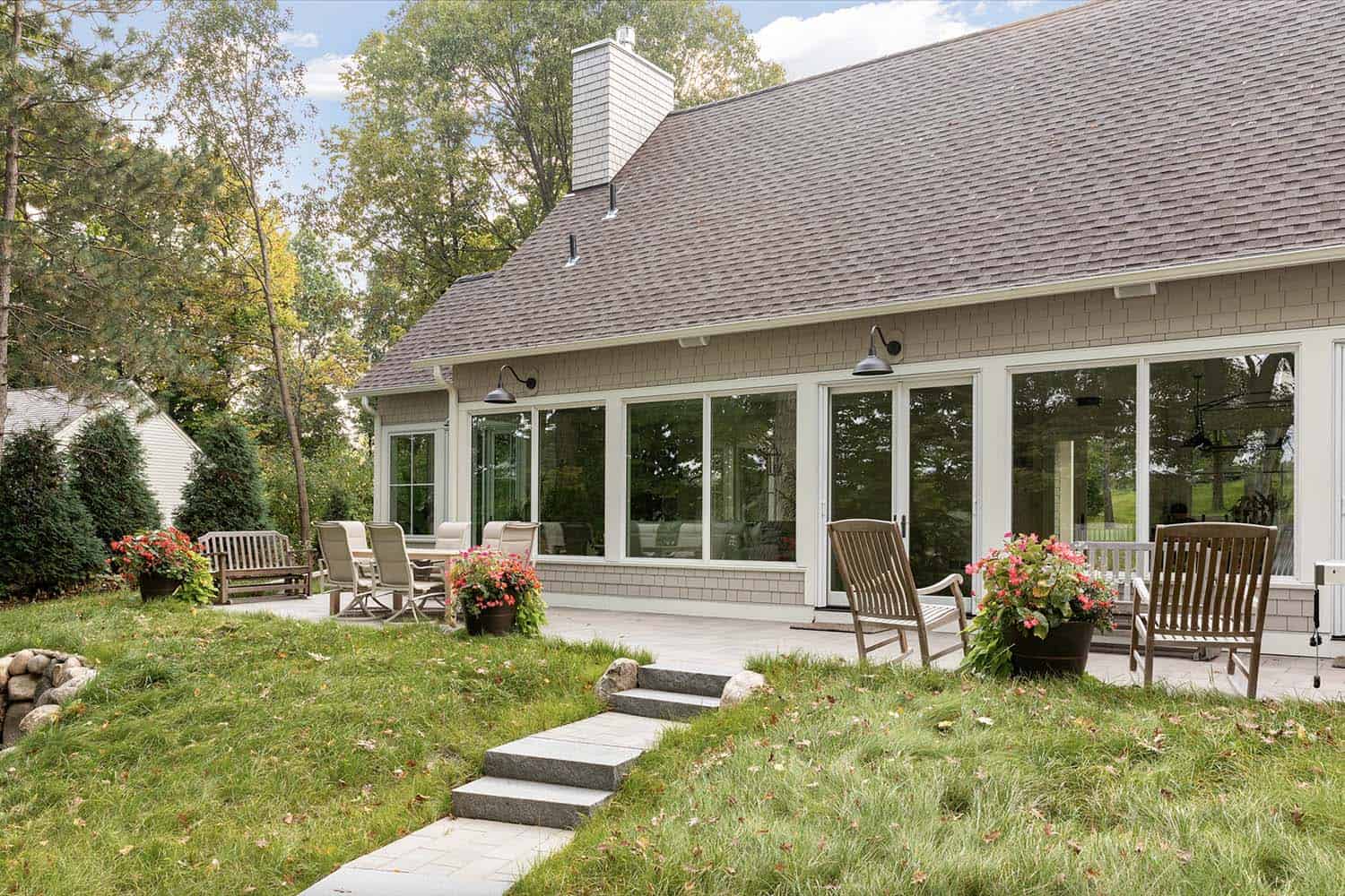 transitional-lake-cottage-exterior-backyard
