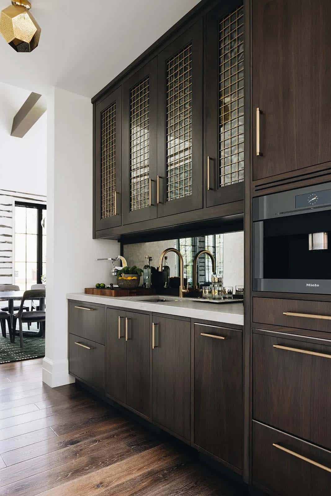 transitional-style-butlers-pantry