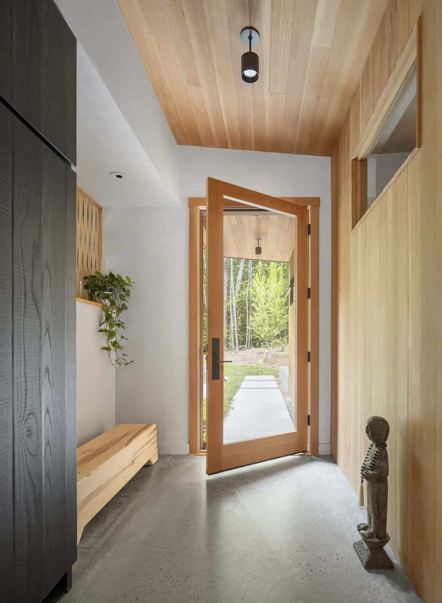woodland-cabin-retreat-entry-hall-with-concrete-floors