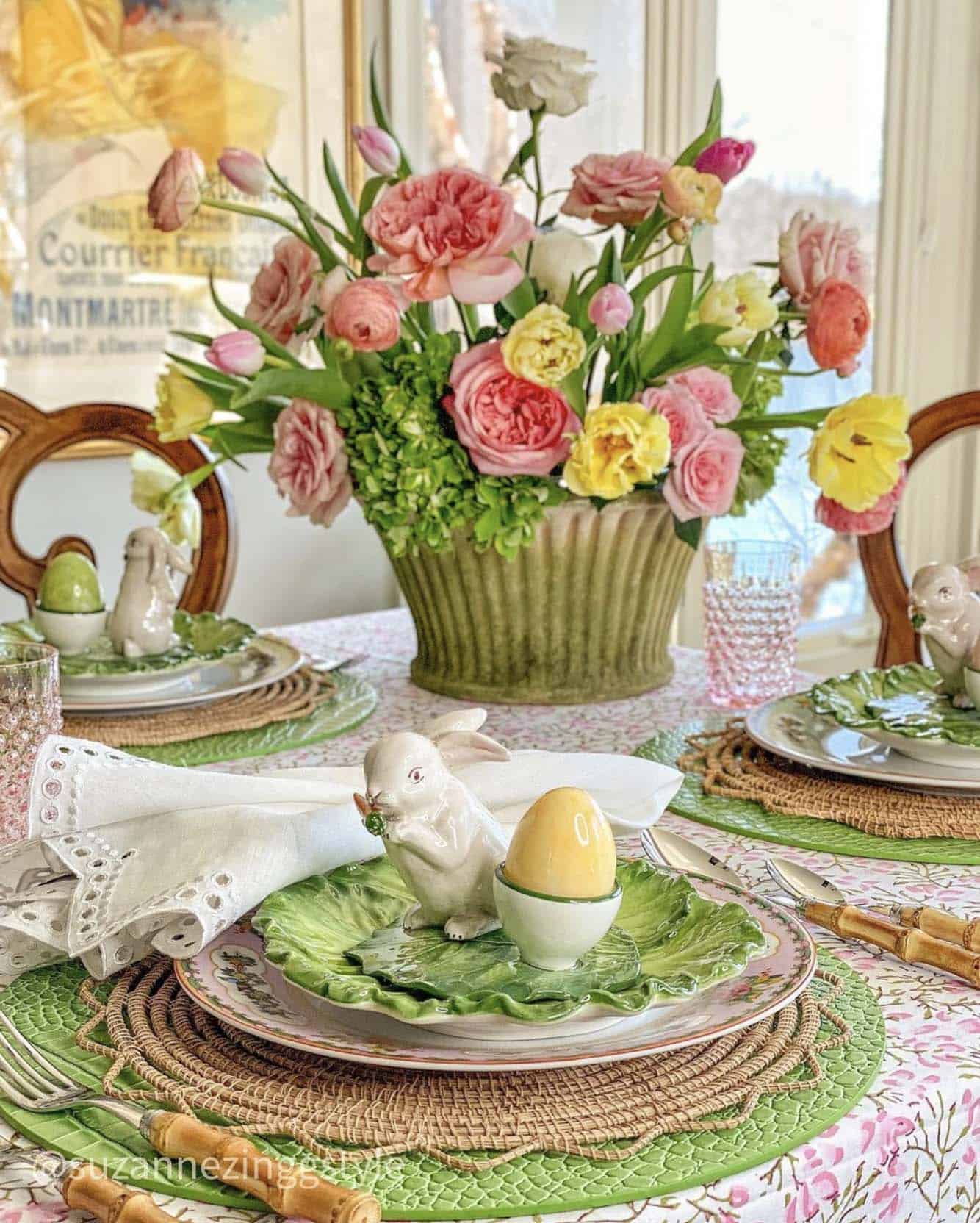 fresh-spring-flower-centerpiece-on-an-easter-dining-table