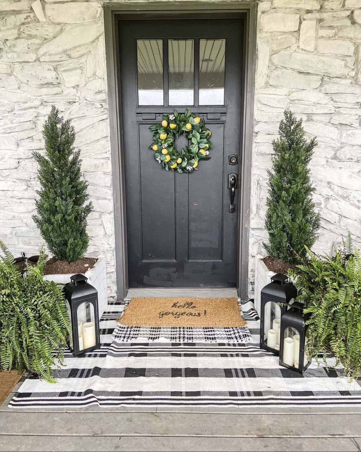 front-porch-with-lemon-wreath