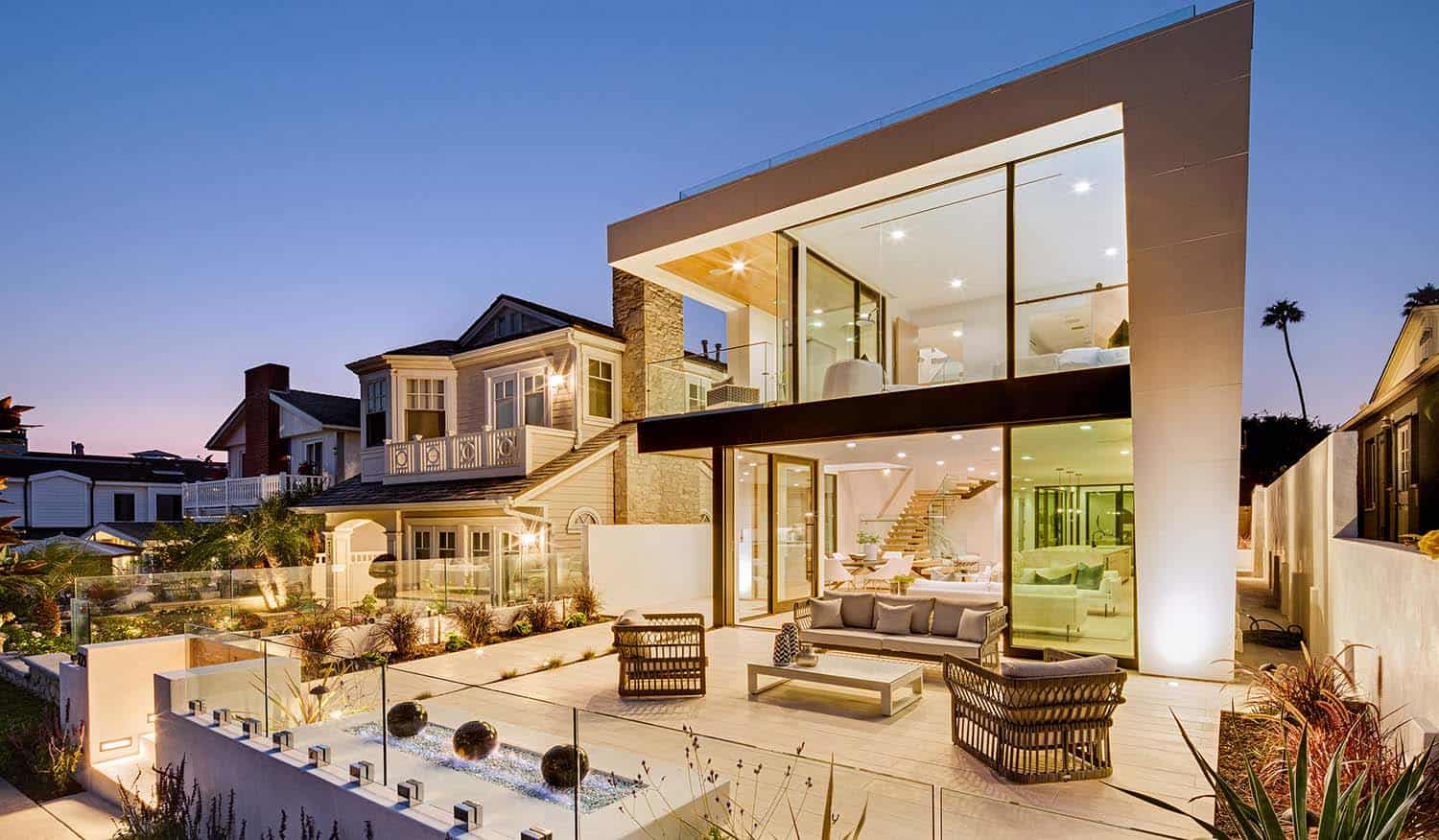 modern-home-exterior-patio