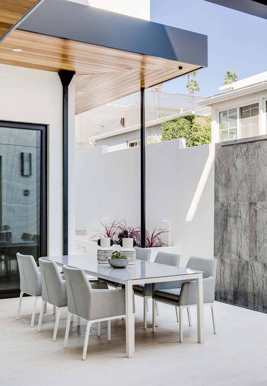 modern-covered-patio-with-outdoor-dining