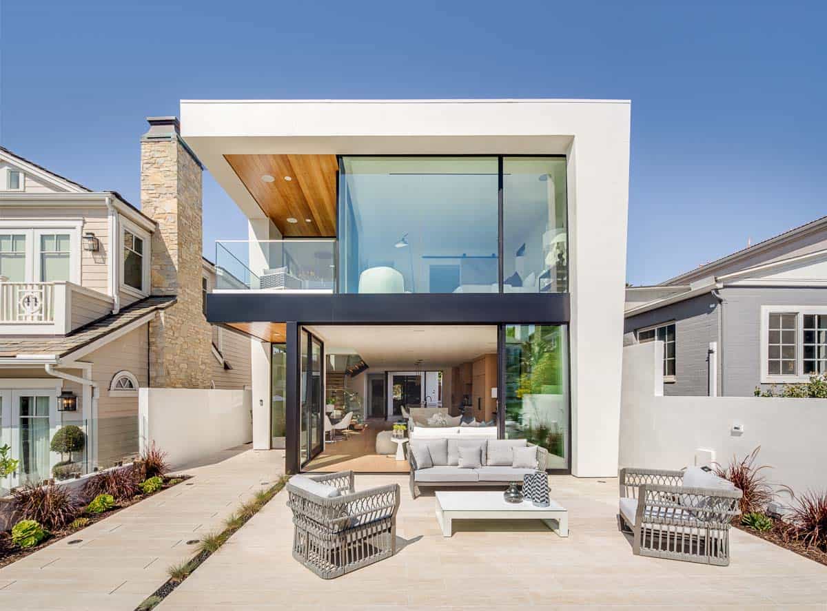 modern-home-backyard-patio