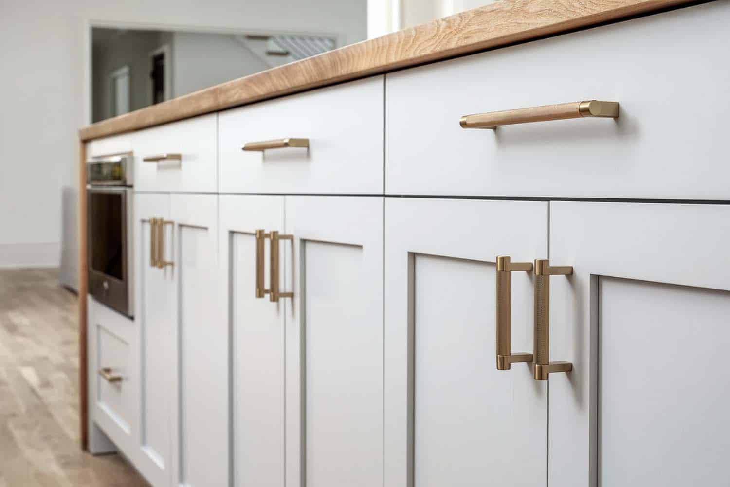 contemporary-kitchen-cabinet-detail