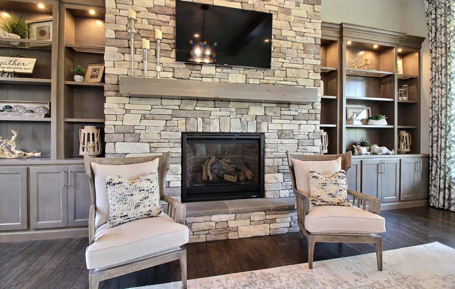 craftsman-family-room-fireplace