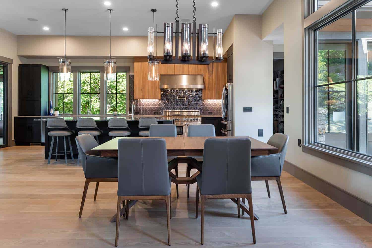 craftsman-style-dining-room