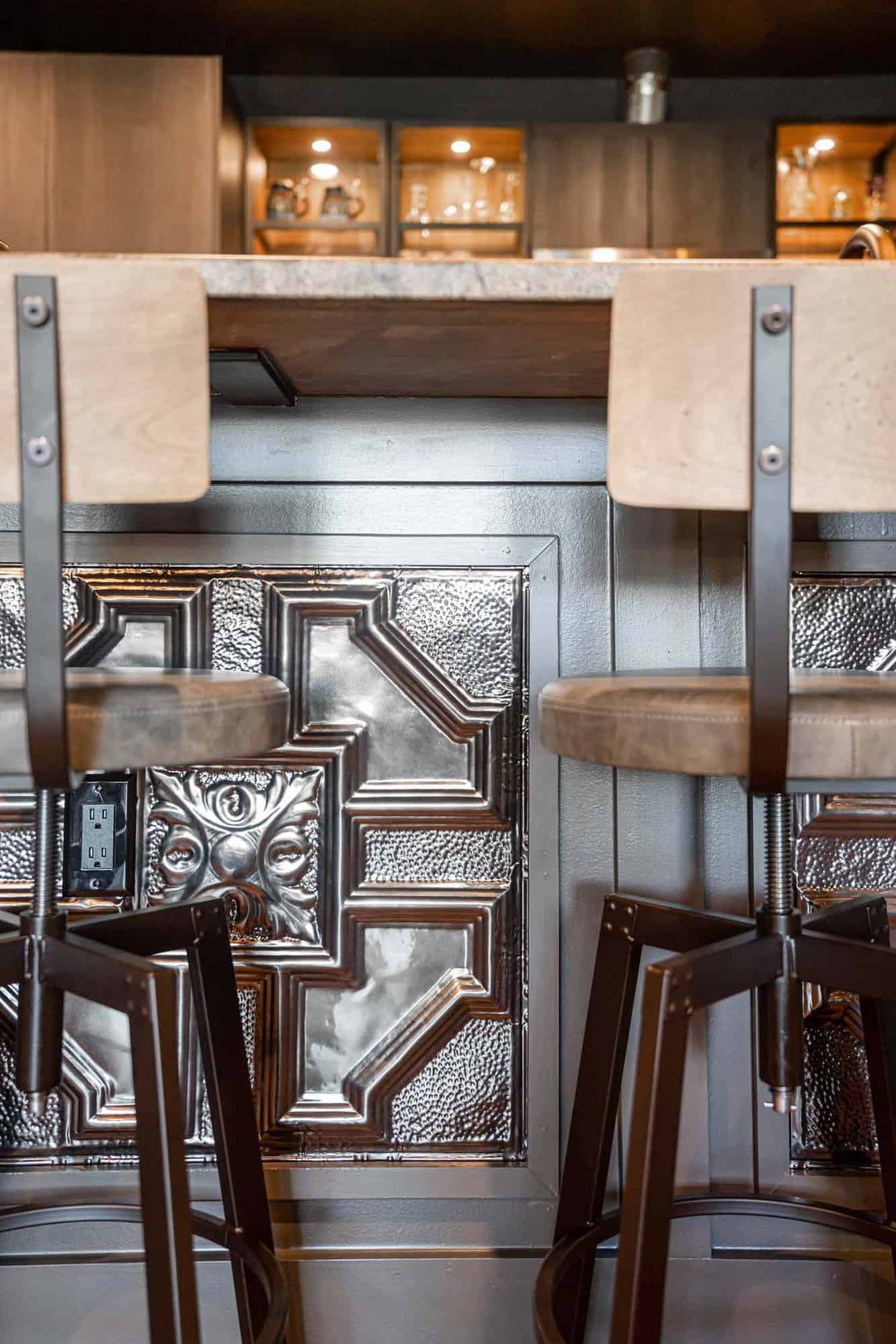 craftsman-style-home-bar-detail