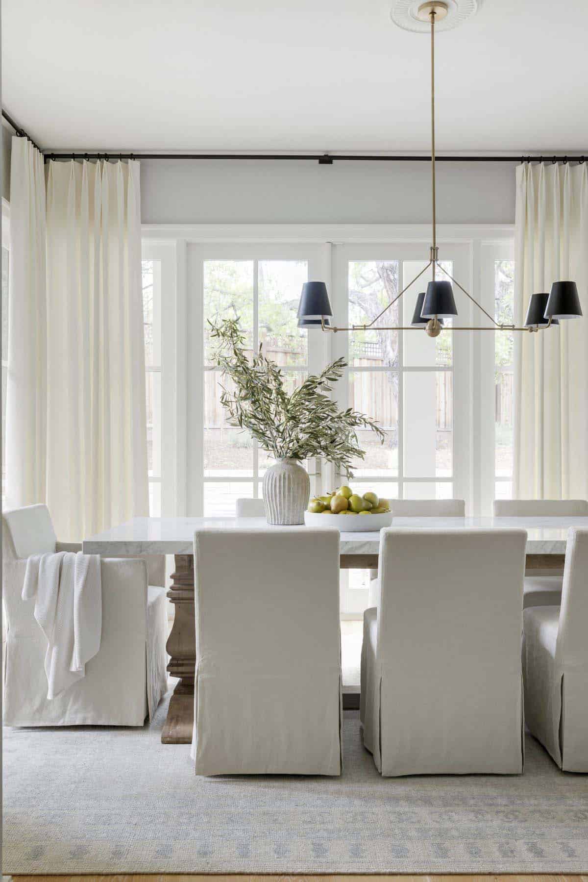 elegant-european-inspired-dining-room