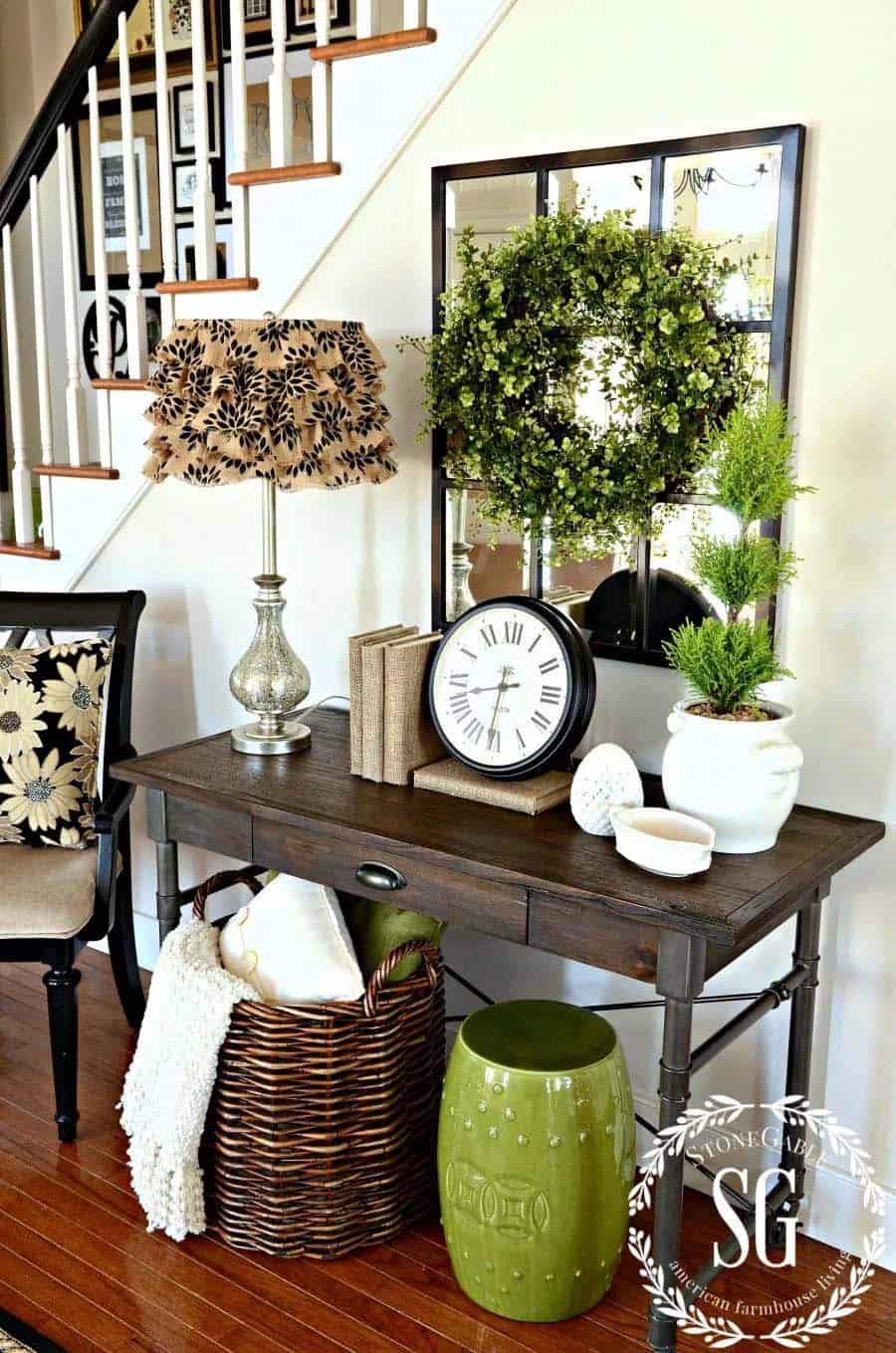 spring-console-table-decor-entry-with-boxwood-wreath