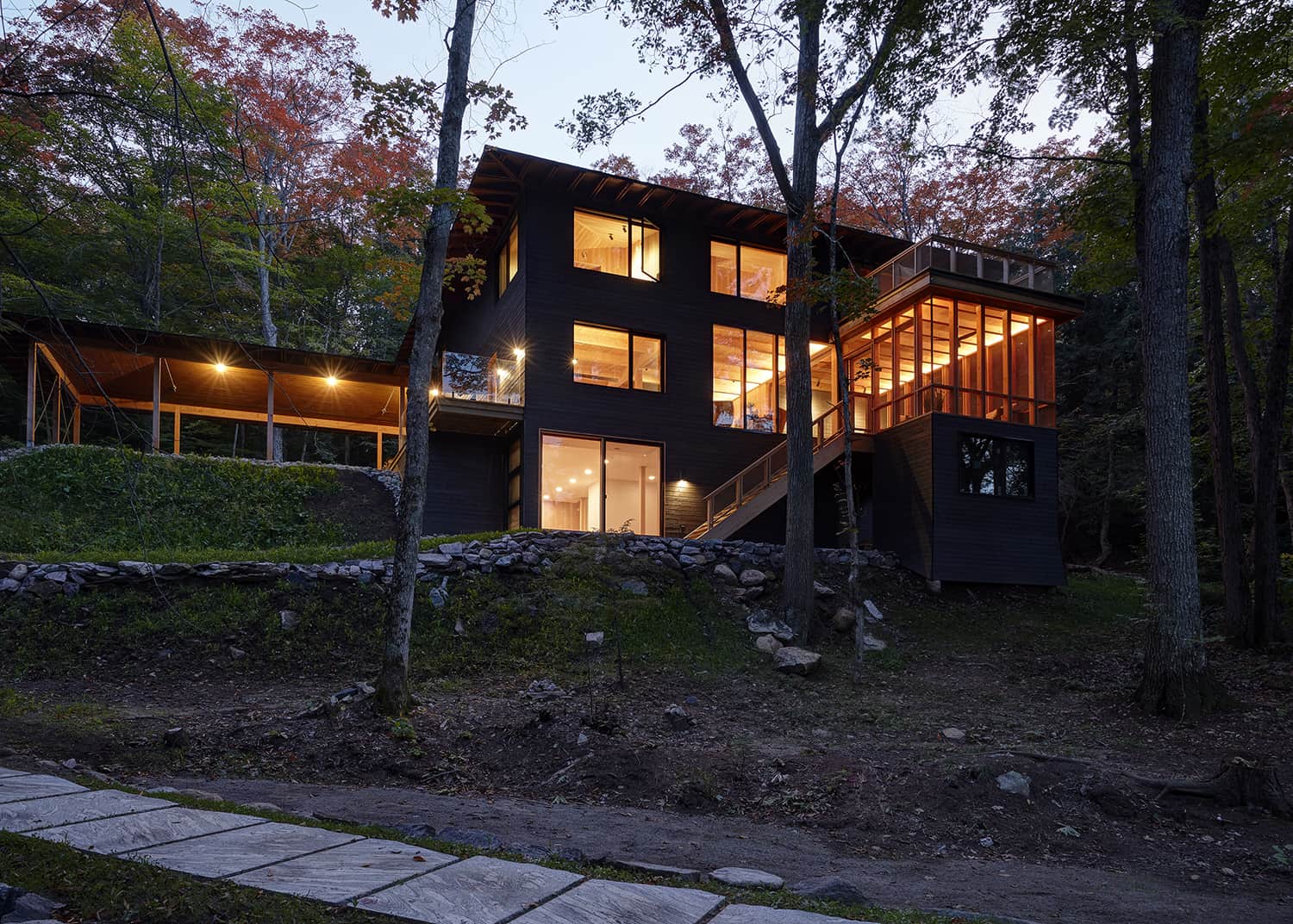 rustic-lake-house-exterior