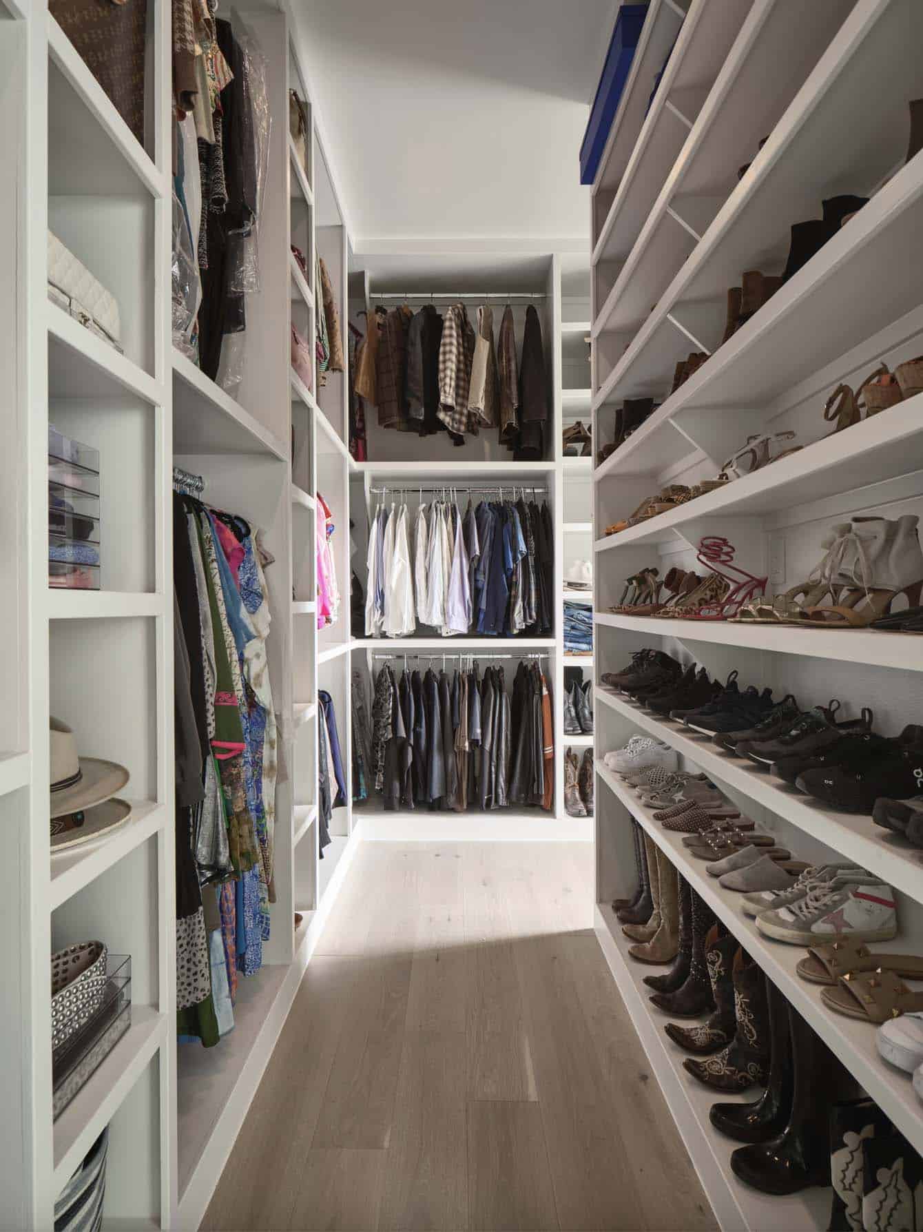 modern-bedroom-walk-in-closet