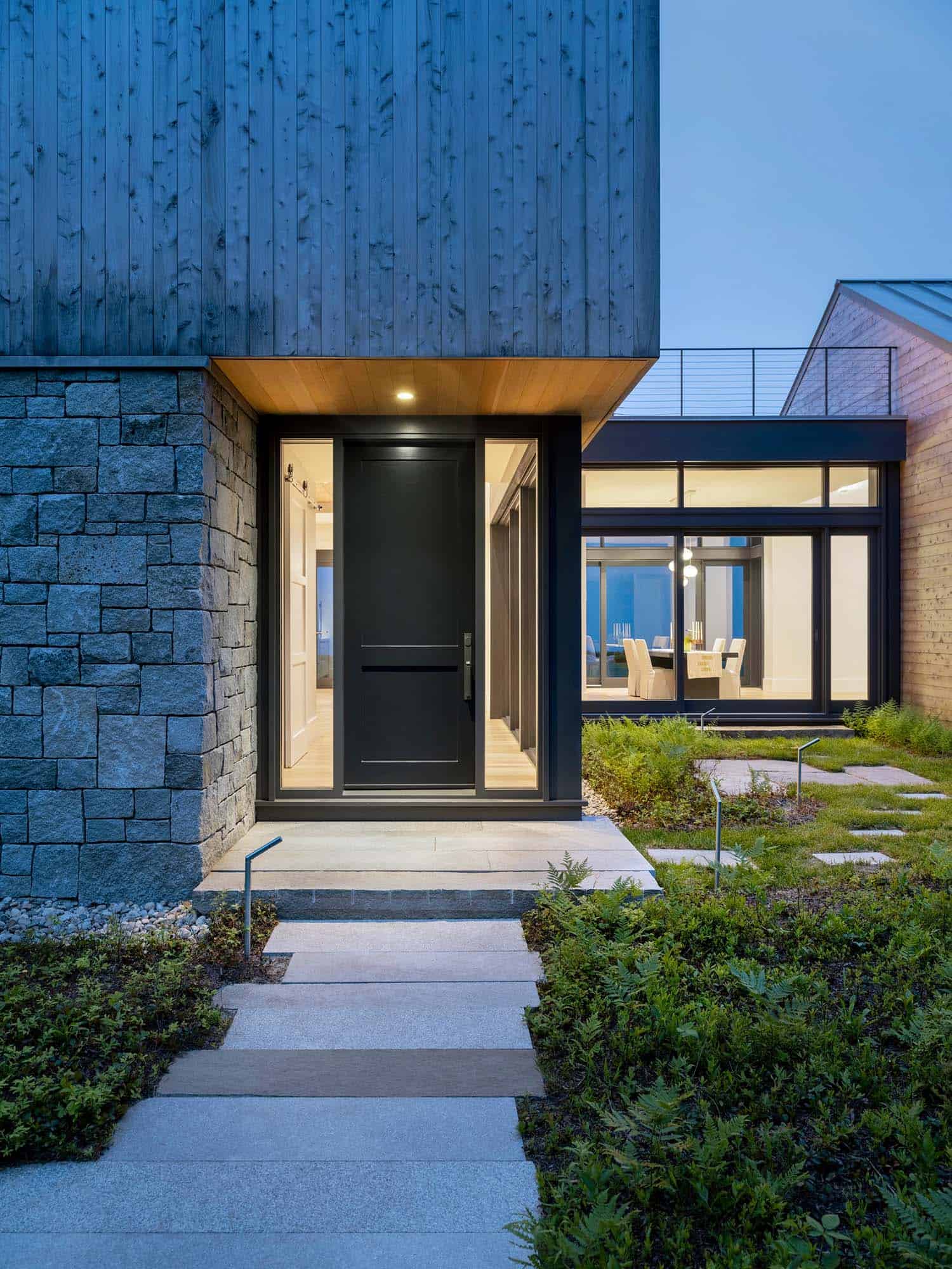 modern-coastal-house-exterior