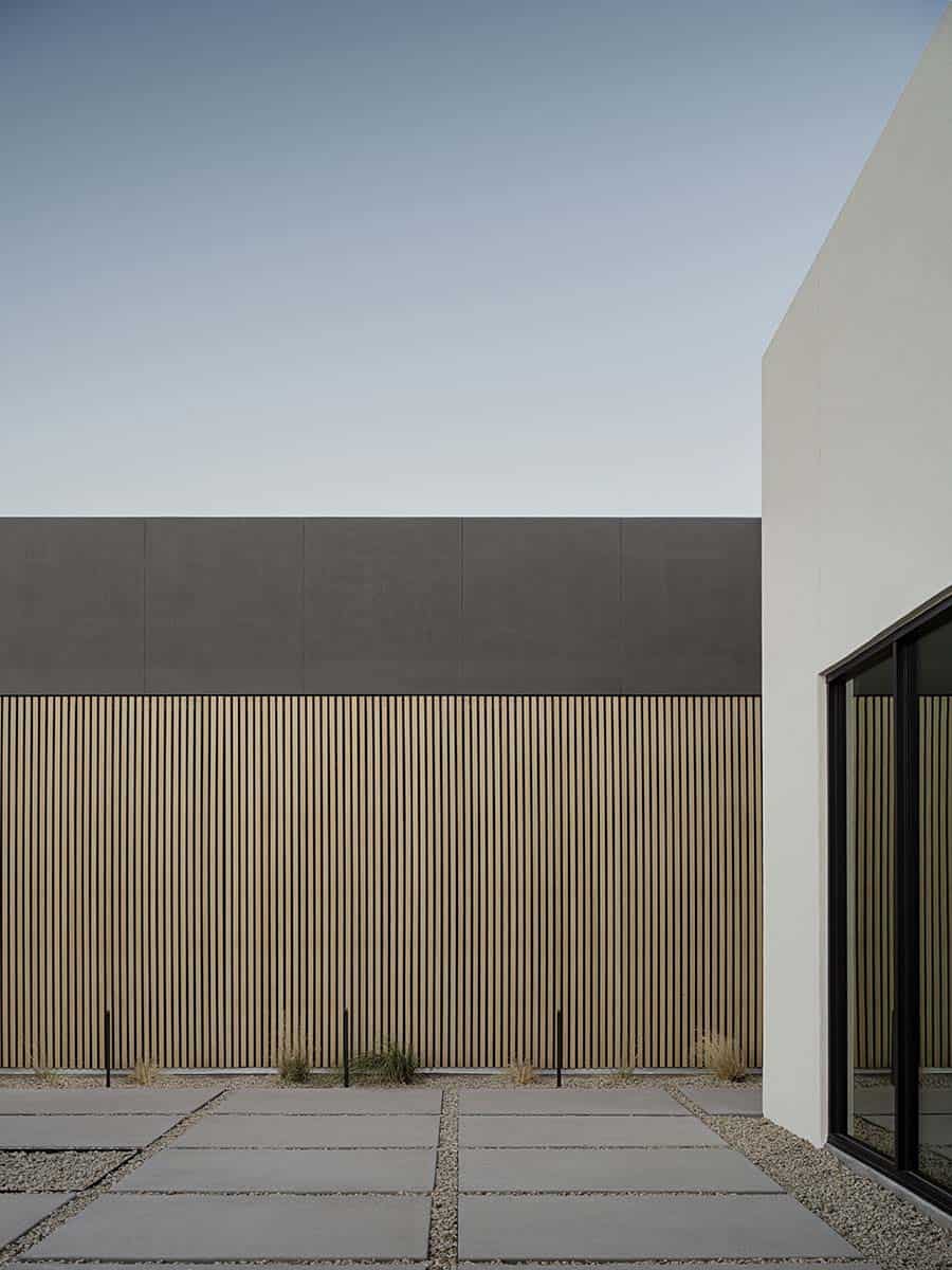 modern-desert-house-exterior