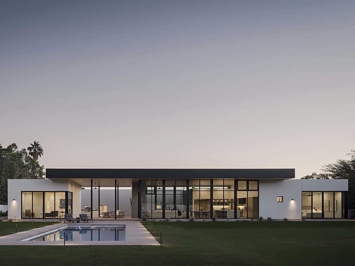 modern-desert-house-exterior-at-dusk