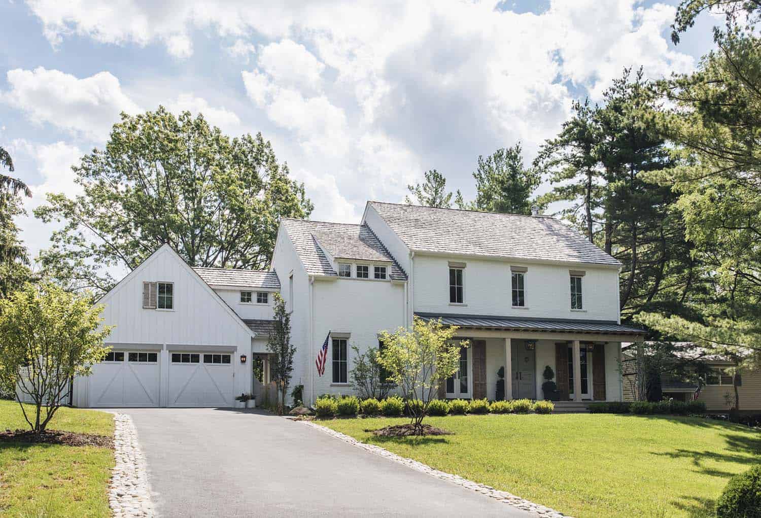 modern-farmhouse-style-home-exterior