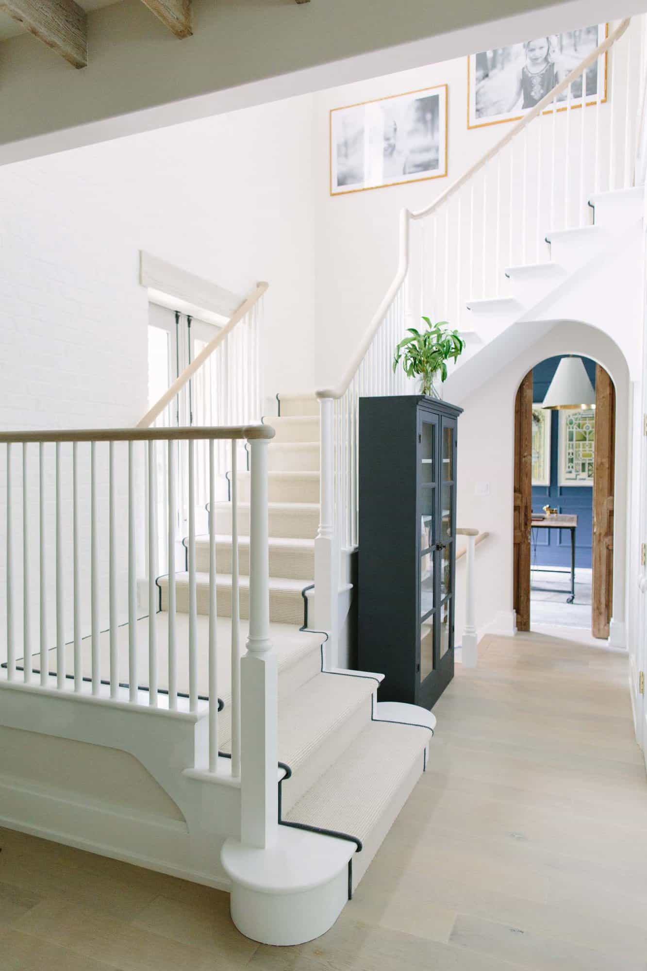 modern-farmhouse-style-staircase
