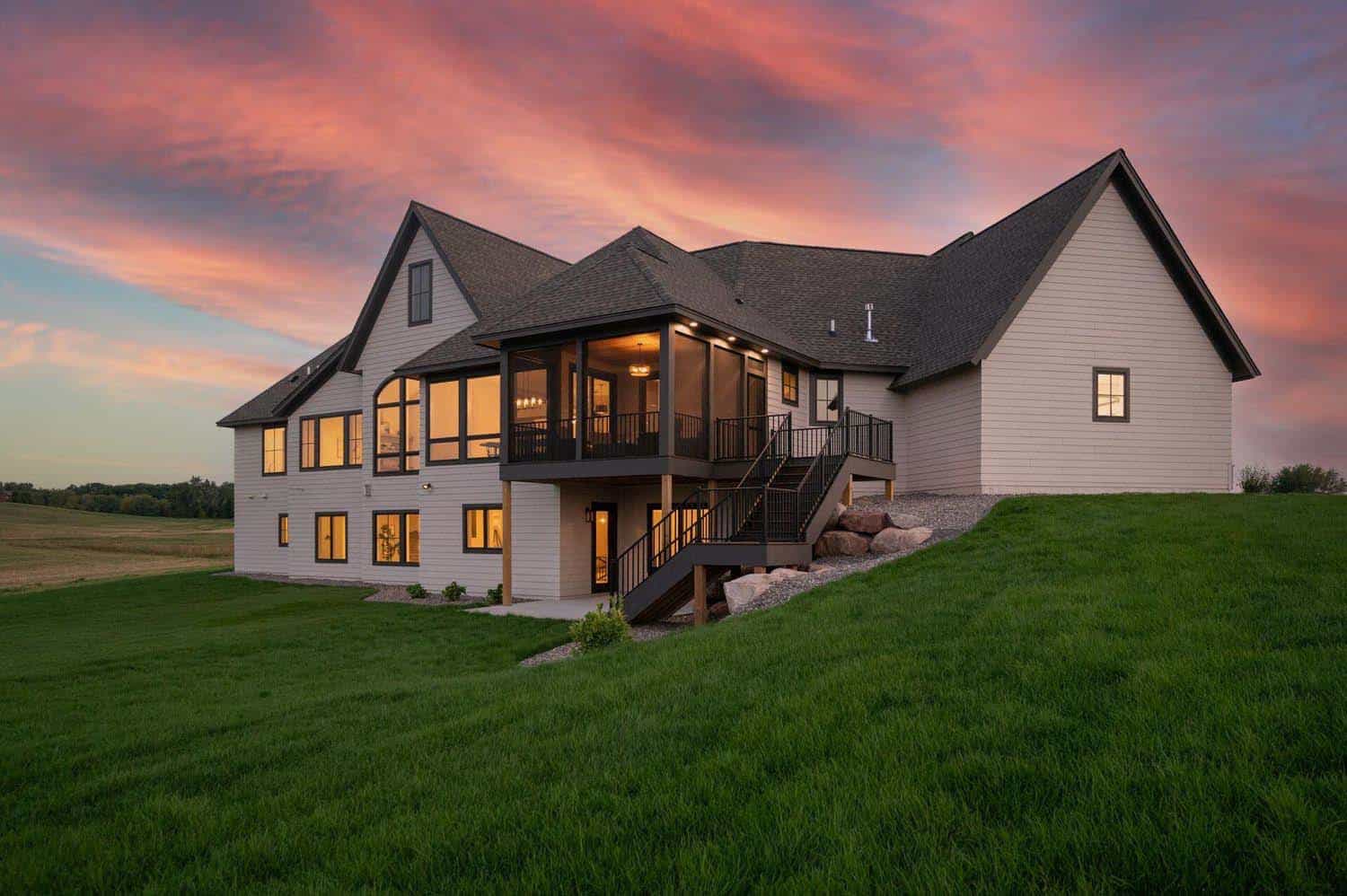 modern-ranch-home-exterior-at-dusk