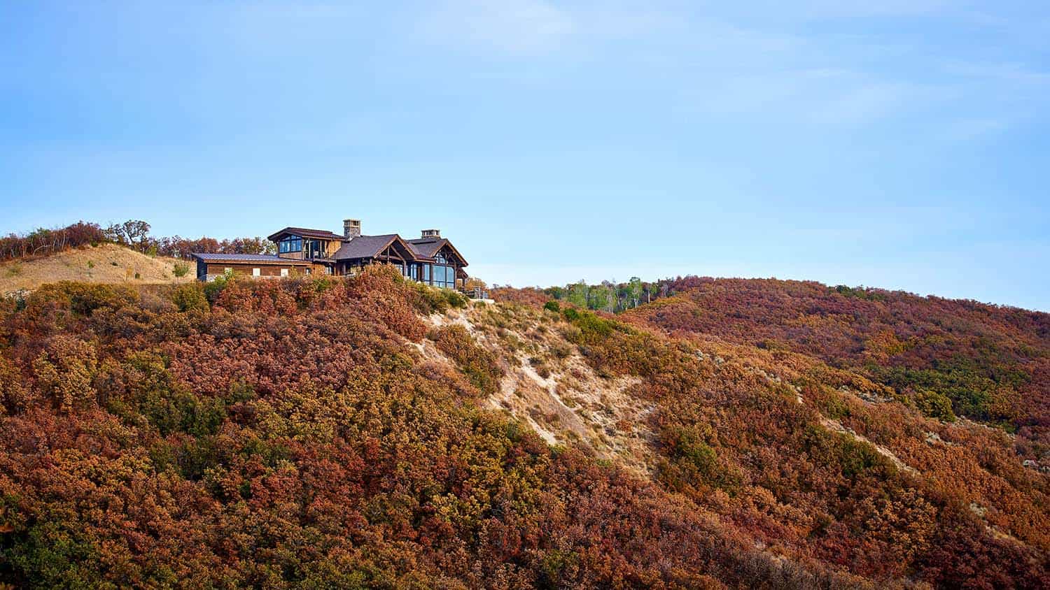 rustic-mountain-home-exterior-landscape