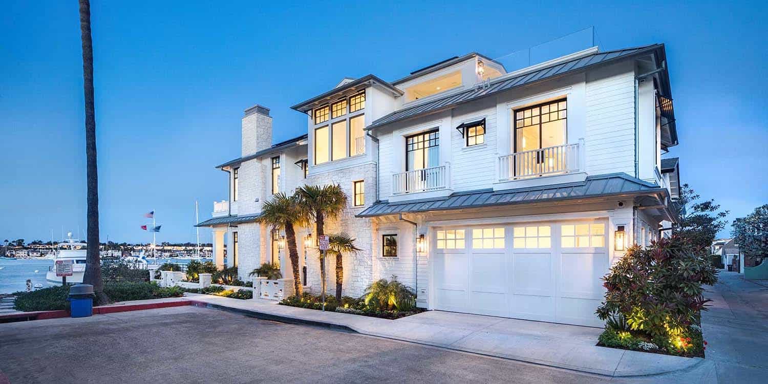 transitional-style-bayfront-home-exterior