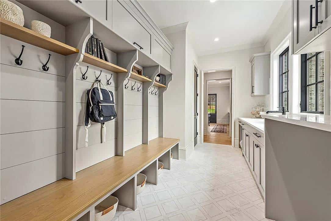 transitional-style-mudroom