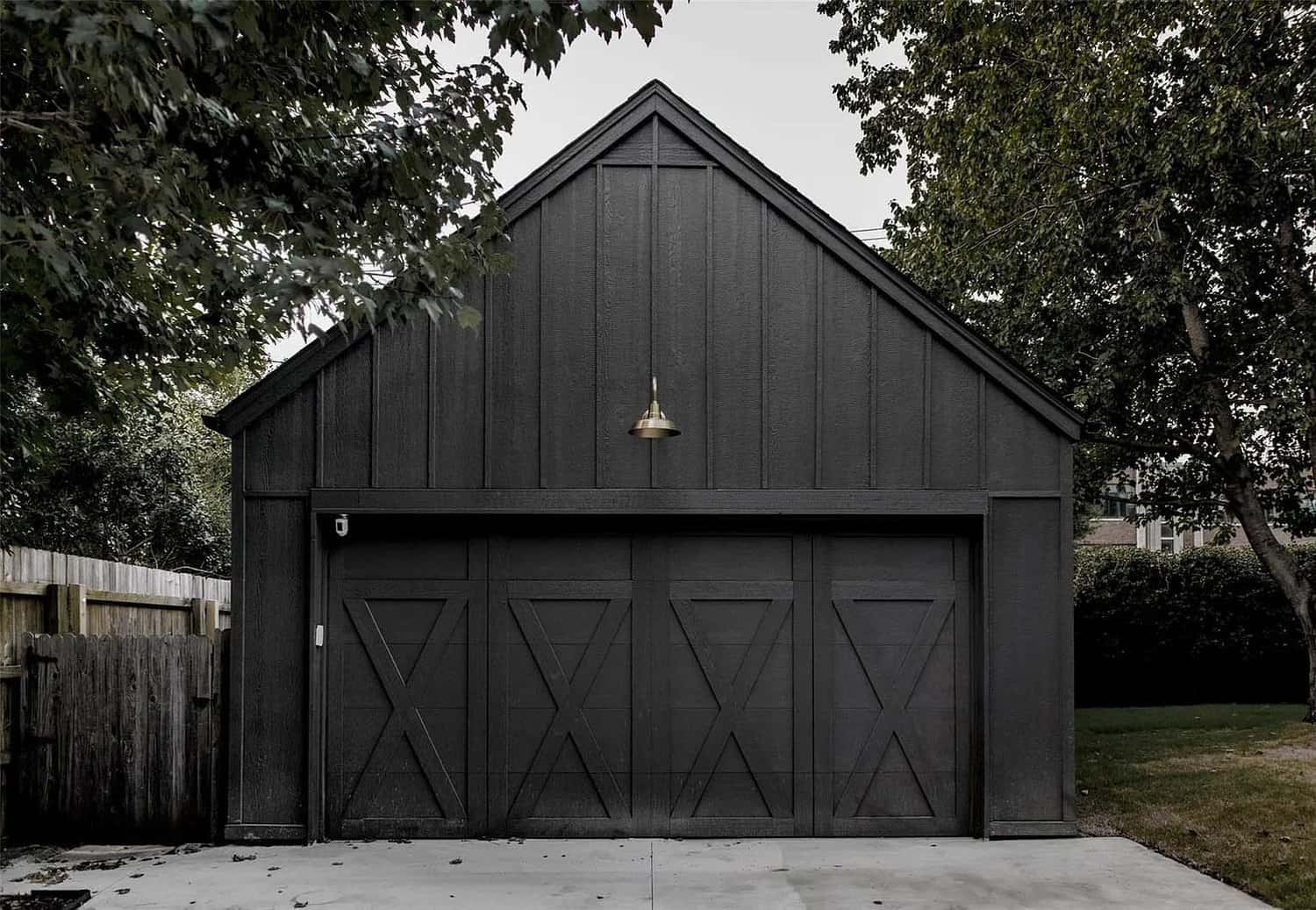 cottage-home-garage