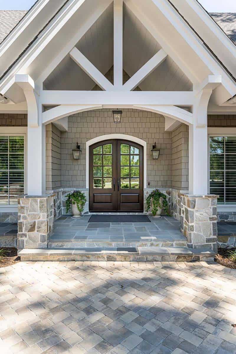 nantucket-style-home-entry