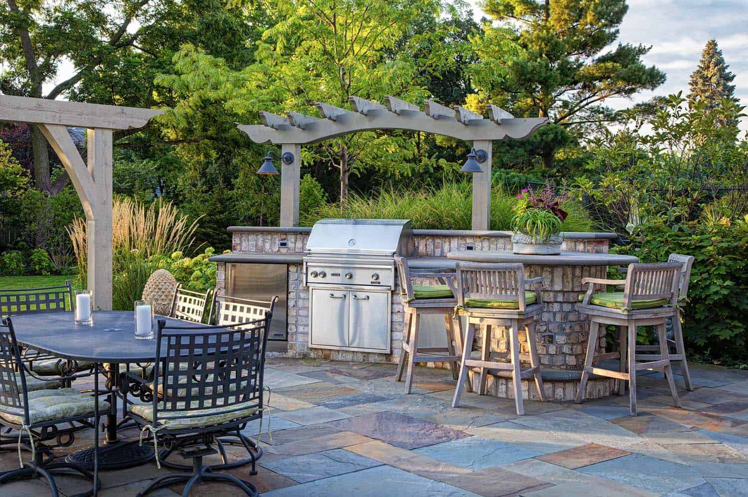 outdoor-kitchen-with-an-arched-pergola