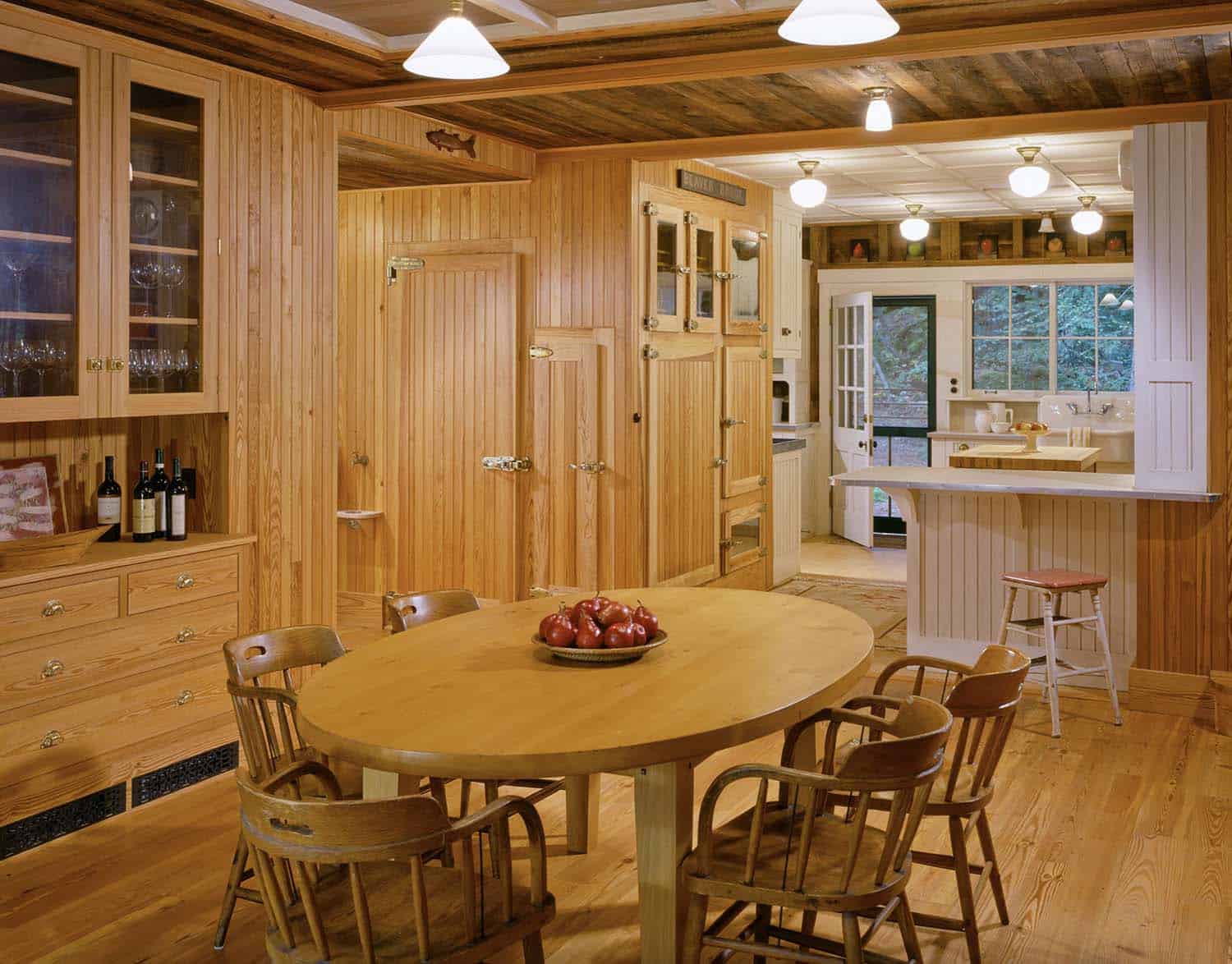 rustic-cabin-dining-room