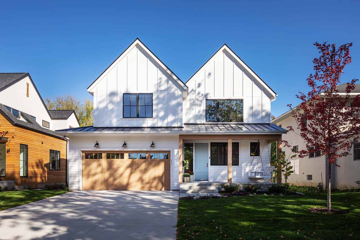 coastal-inspired-modern-farmhouse-exterior