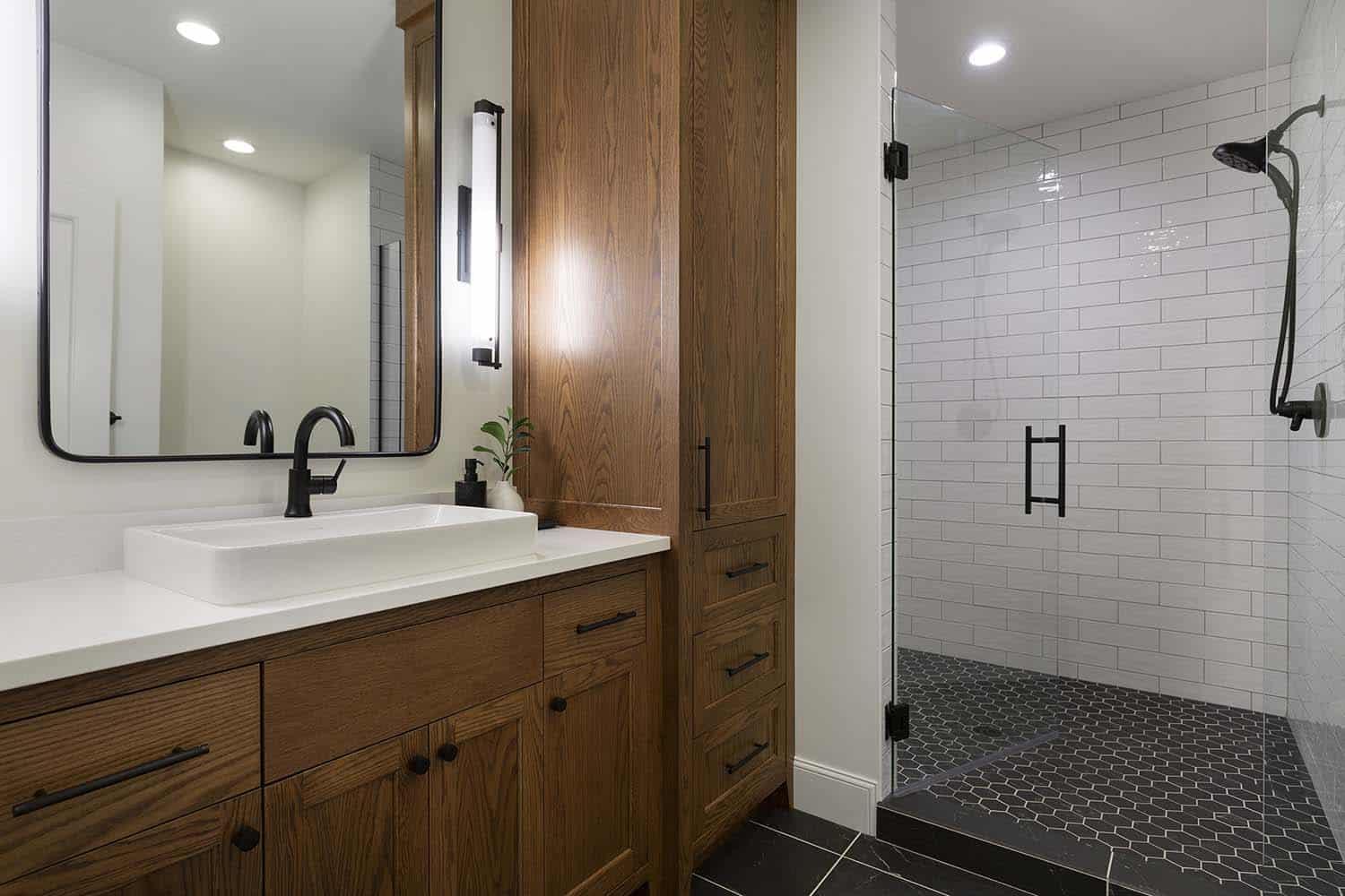 coastal-inspired-modern-farmhouse-basement-guest-bathroom