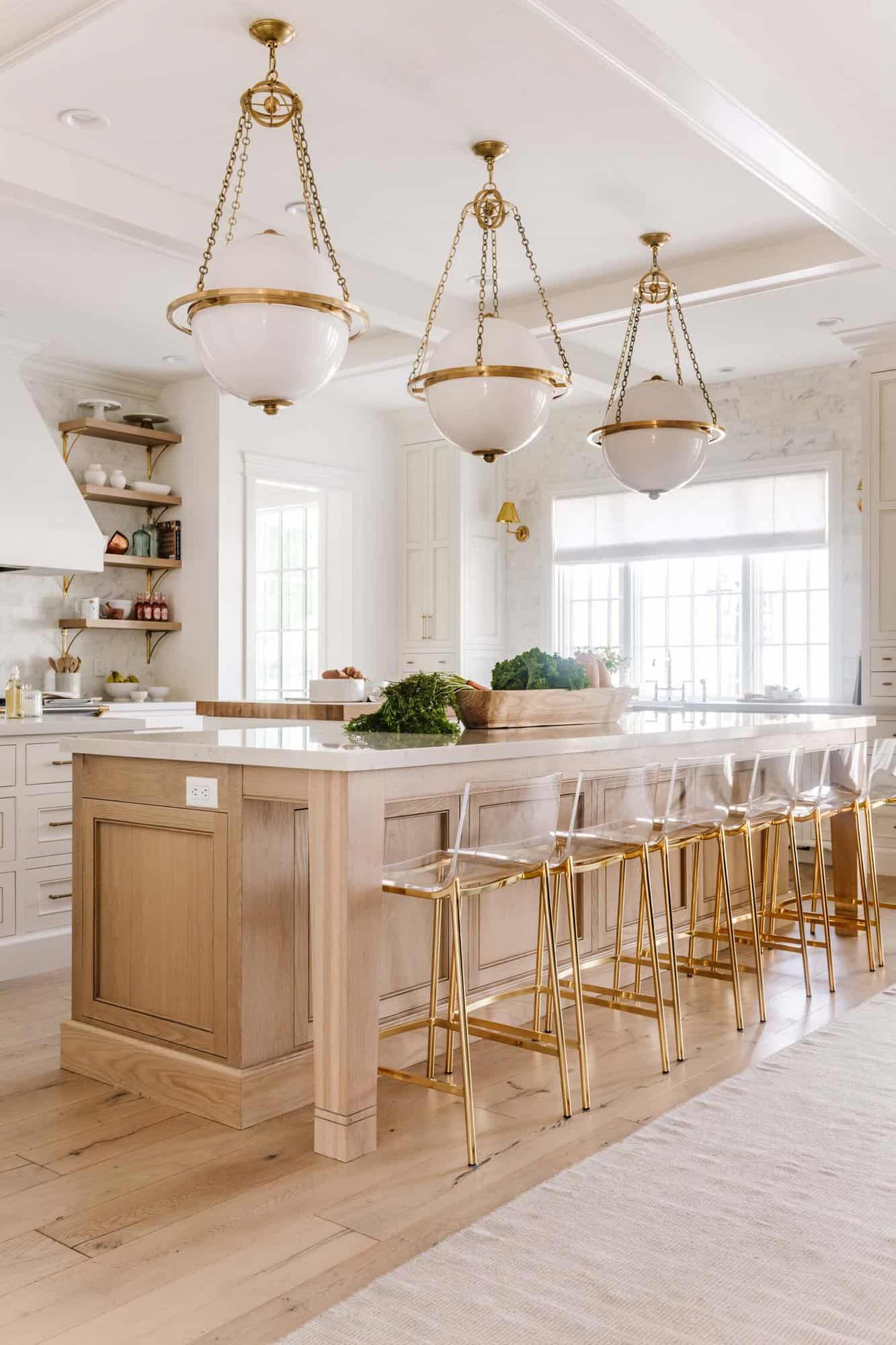traditional-kitchen-with-a-large-island-and-pendant-lights