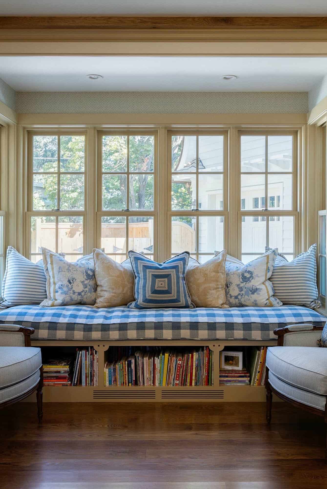english-cottage-style-window-seat