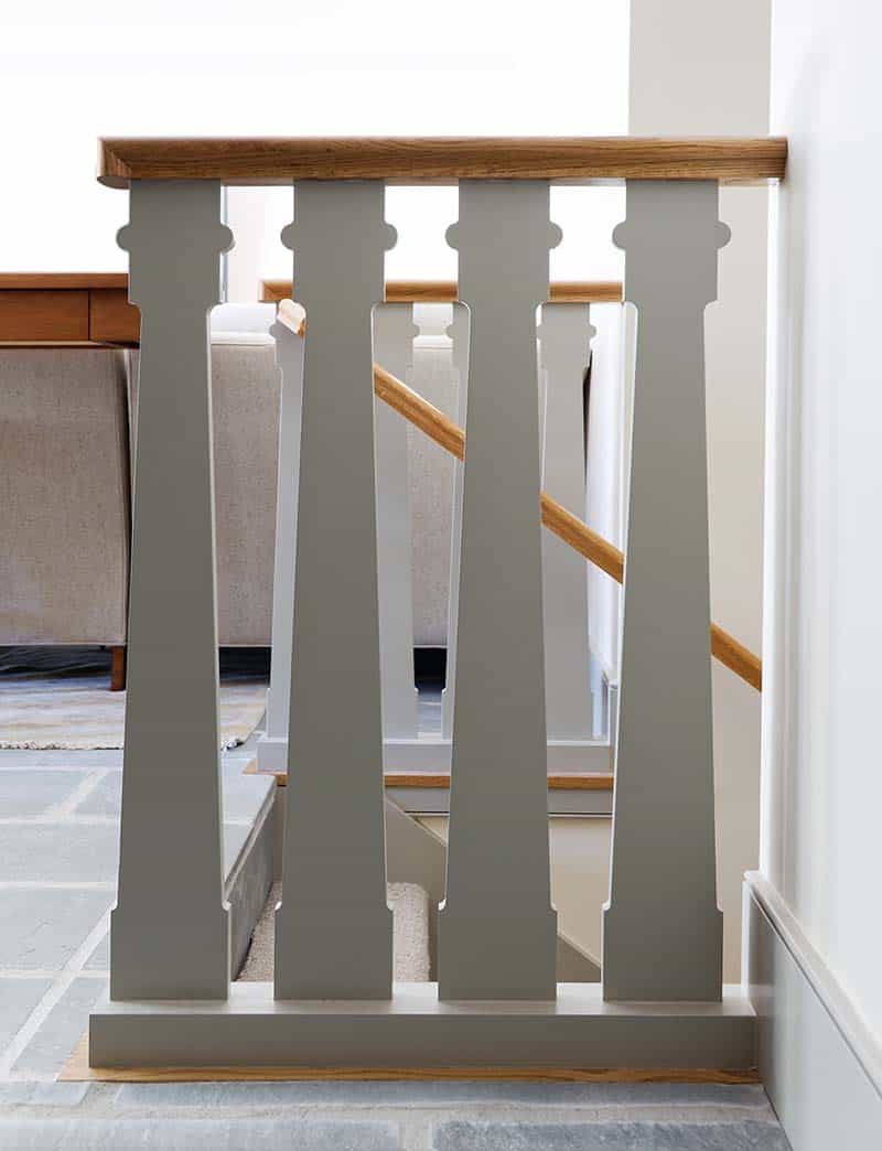 english-cottage-style-stair-rail-detail