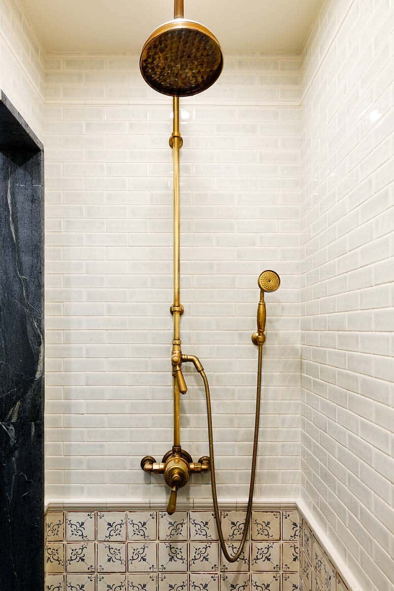 english-cottage-style-bathroom-shower