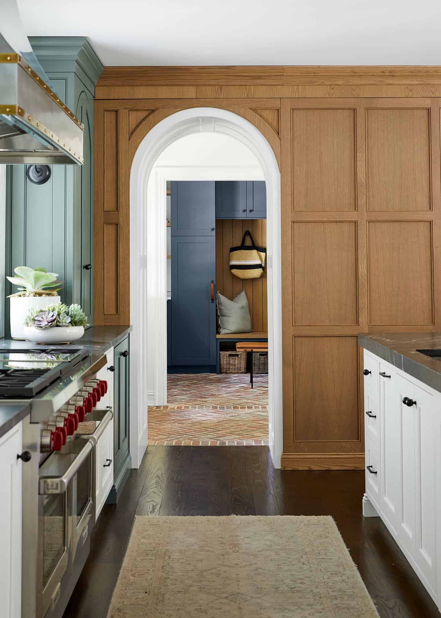 arched-doorway-and-custom-trim-in-kitchen