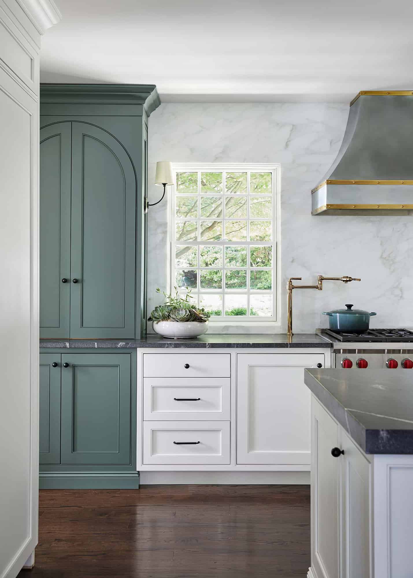 arched-cabinetry-detail-in-kitchen